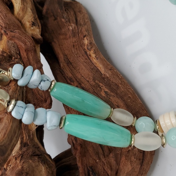 Gorgeous double strand aqua, cream, gold and medium blue bead necklace. - Picture 5 of 7
